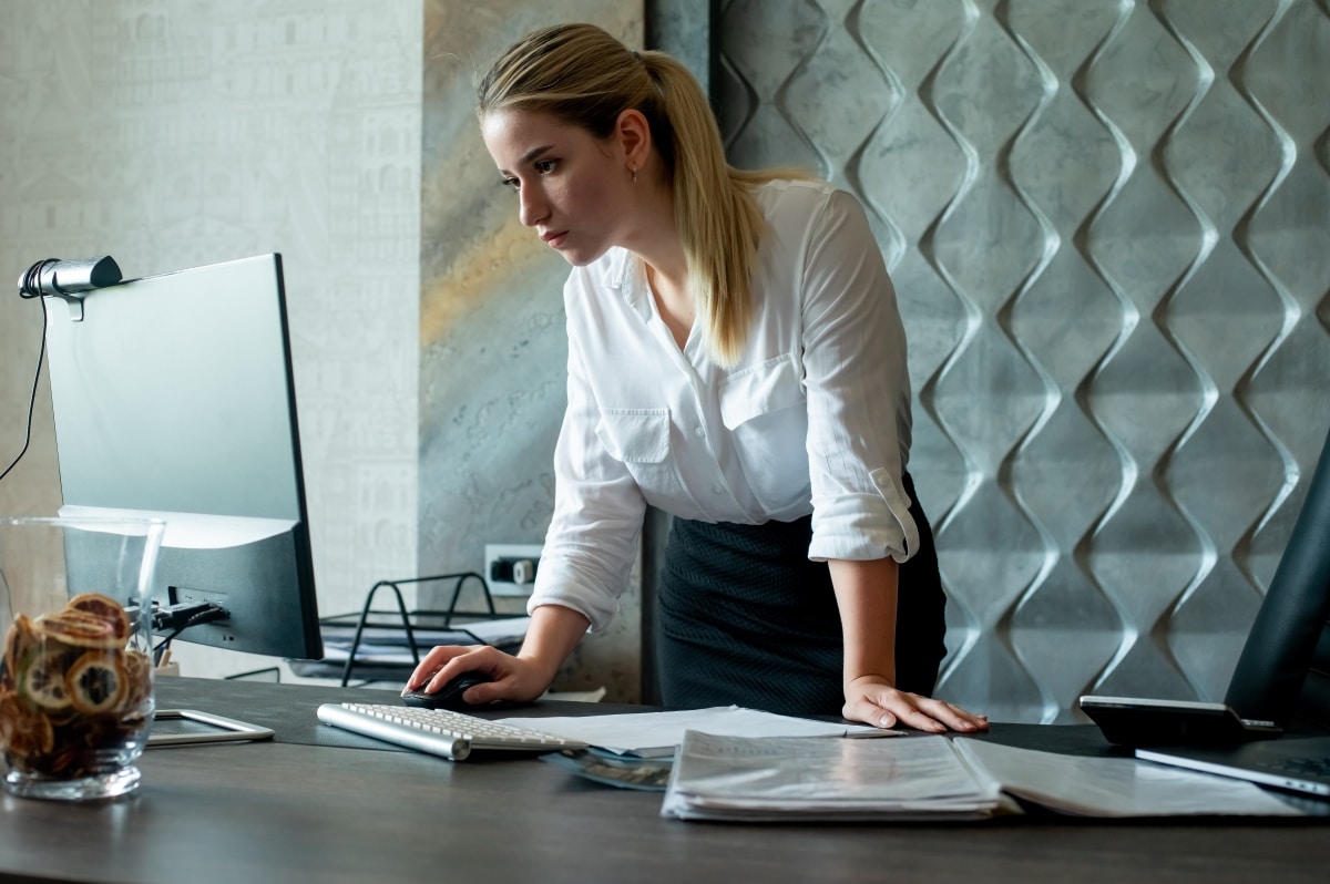 portrait-young-office-worker