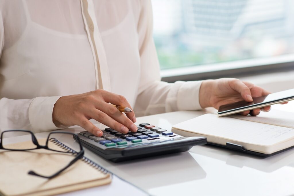 closeup-woman-using-calculator-smart-phone