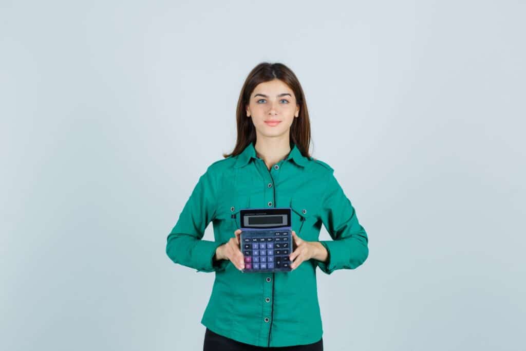 young-lady-holding-calculator